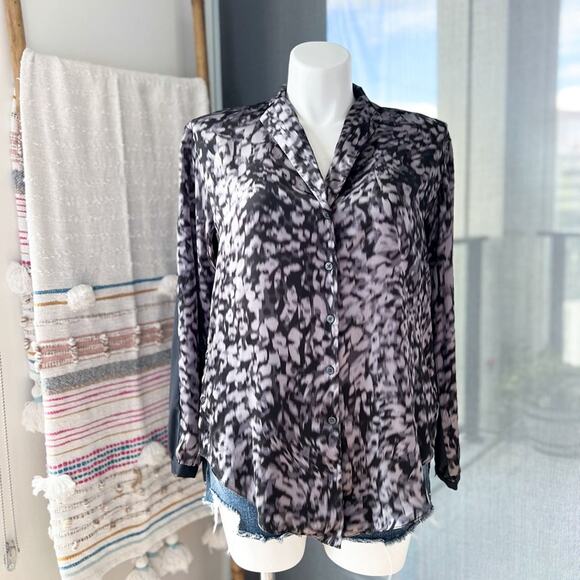 Glowe Side Hustle Dark Leopard Long Sleeves Button Down Shirt Women’s Small - Picture 1 of 12
